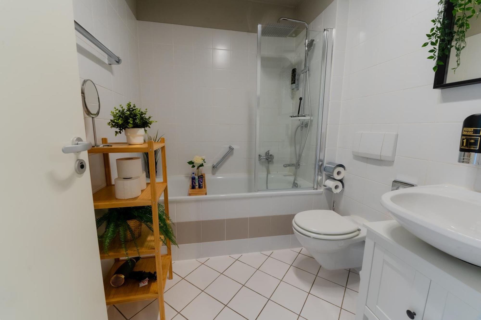 Deluxe Apartment I Klimaanlage I Tiefgarage I Balkon I Wlan Magdeburg Bagian luar foto